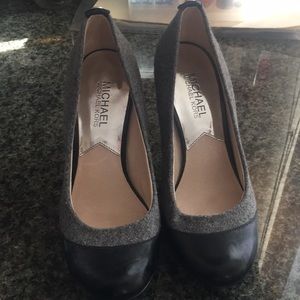Michael Kors  lack and grey pumps